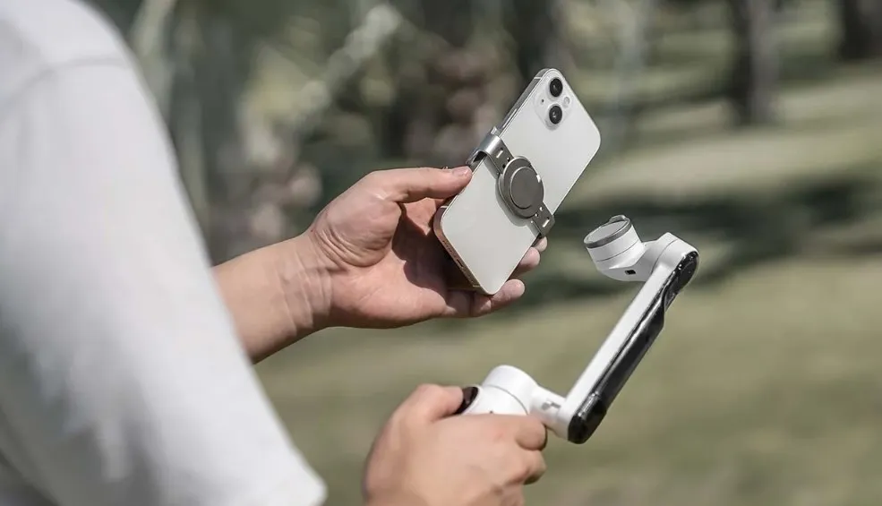 Gimbal Insta360 Flow điều khiển thông minh, dễ dùng cả với người mới